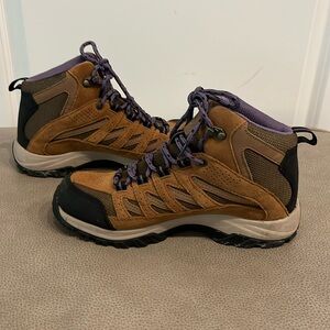 Columbia women’s lace up hiking boots size 7